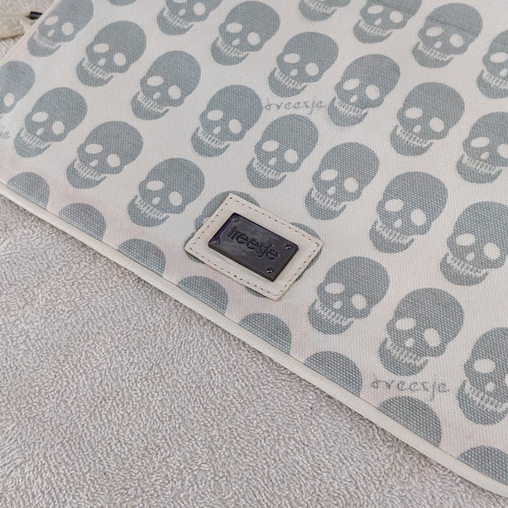 Treesje Fabric Foldover 'Fatal' Clutch w/ Zipper - Picture 7 of 13